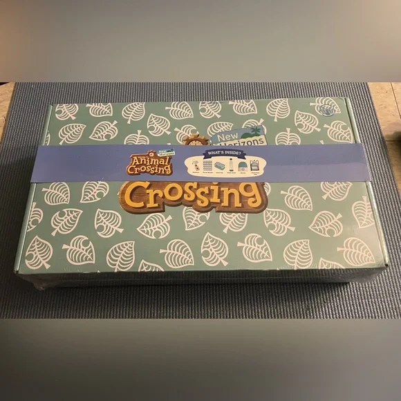 Animal Crossing New Horizons Gift Box - NWT - Picture 3 of 6
